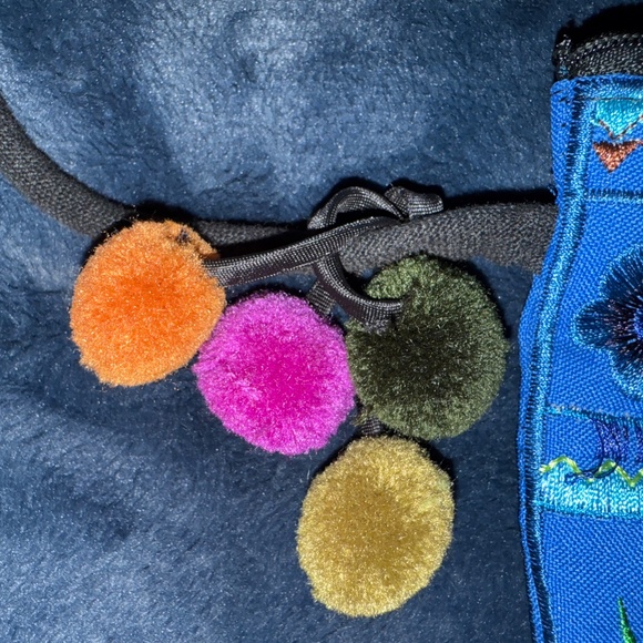 Unique embroidered cross body bag - Picture 4 of 11